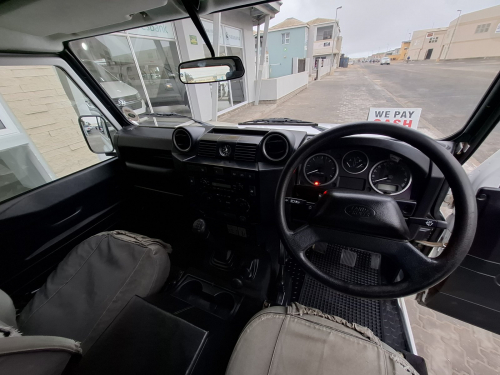 Land Rover DEFENDER TD90 PUMA 2.2 4X4 in Namibia