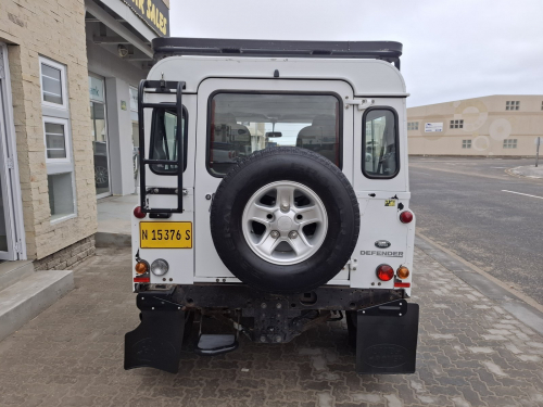 Land Rover DEFENDER TD90 PUMA 2.2 4X4 in Namibia