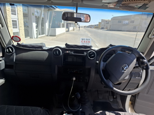 Toyota Land Cruiser 4.0 V6 D/C 4X4 in Namibia