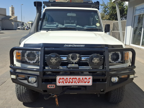 Toyota Land Cruiser 4.0 V6 D/C 4X4 in Namibia
