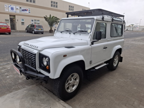 Land Rover DEFENDER 90  2.2 4X4 in Namibia