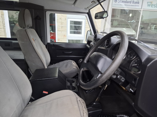 Land Rover DEFENDER 90  2.2 4X4 in Namibia