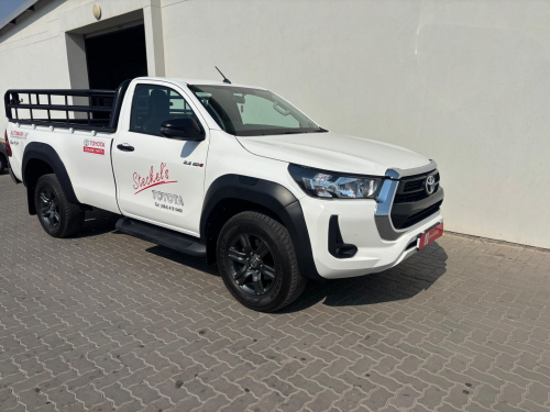 Toyota Hilux S/C 2.4 4x2 A/T in Namibia