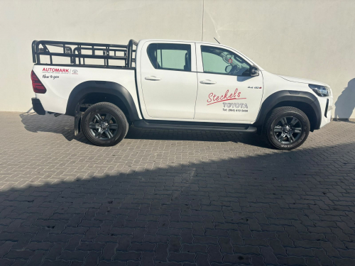 Toyota Hilux D/C 2.4 4x2 A/T in Namibia