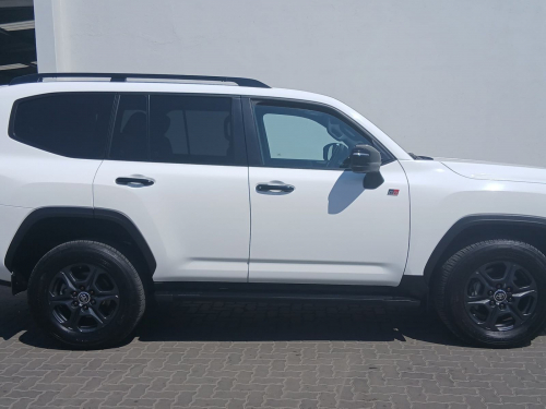 Toyota Land Cruiser 300 3.3 V6 Grs in Namibia