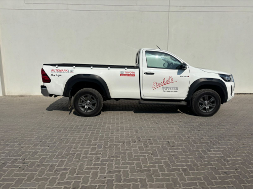 Toyota Hilux S/C 2.4 4x4 MT in Namibia