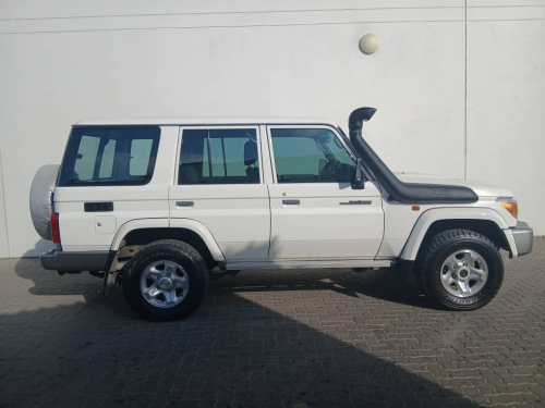 Toyota Lc76 SW 4.5 V8 4x4 MT in Namibia