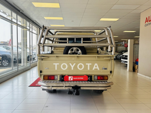 Toyota Landcruiser 4.0 V6 D/C in Namibia