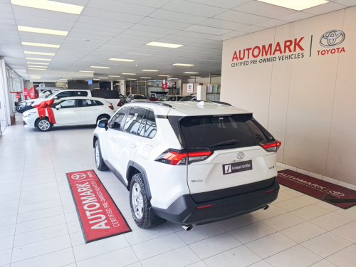 Toyota RAV4 2.0 GX CVT in Namibia