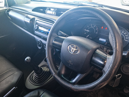Toyota Hilux SC 2.4 GD 5MT A/C in Namibia