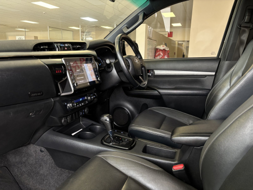 Toyota Hilux 2.8 GD6 RD Legend Rs 4x4 AT in Namibia