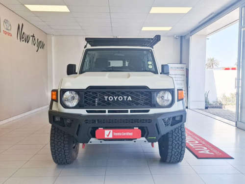 Toyota Land Cruiser 76 2.8 5MT 4x4 in Namibia