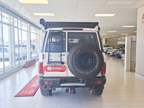 Toyota Land Cruiser 76 2.8 5MT 4x4 in Namibia
