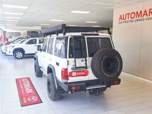 Toyota Land Cruiser 76 2.8 5MT 4x4 in Namibia