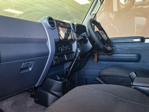 Toyota Land Cruiser 76 2.8 5MT 4x4 in Namibia