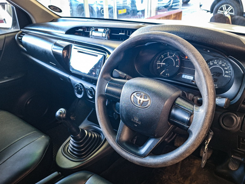 Toyota Hilux SC 2.4 GD S A/C 5MT in Namibia