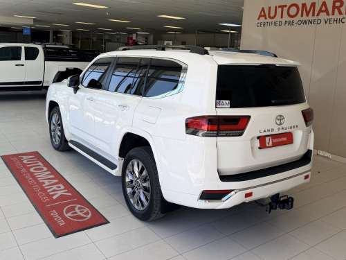 Toyota Landcruiser 300 V6 3.3D Zx in Namibia