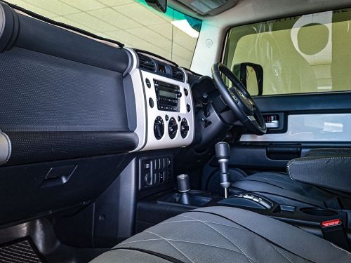 Toyota FJ Cruiser 4.0 V6 Petrol AT 4x4 in Namibia