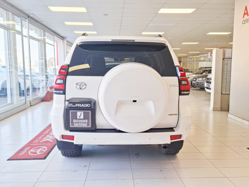 Toyota Land Cruiser Prado 3.0D 4x4 AT in Namibia