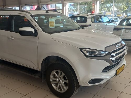 Isuzu MU-X 3.0 4X4 LS AT in Namibia