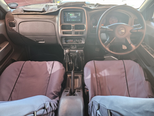 Nissan NP300 2.5 TDI 4x4 in Namibia