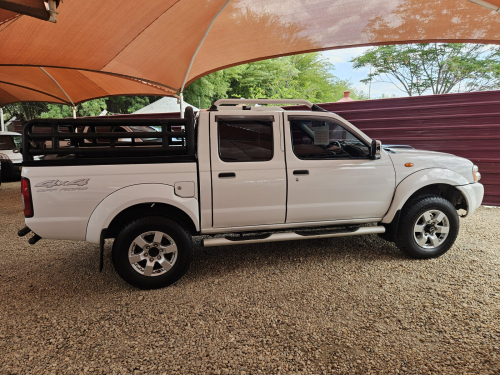 Nissan NP300 2.5 TDI 4x4 in Namibia