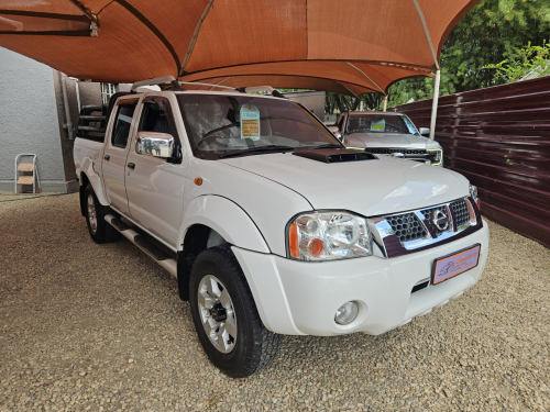 Pre-owned Nissan NP300 2.5 TDI 4x4 for sale in 