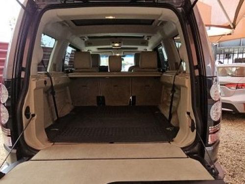 Land Rover Discovery 4 HSE in Namibia