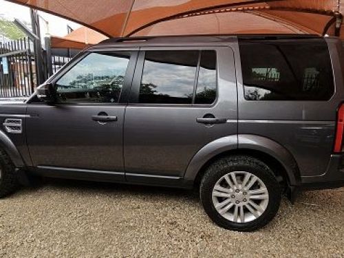 Land Rover Discovery 4 HSE in Namibia