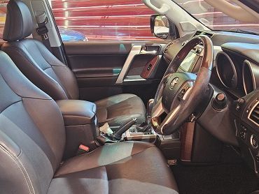Toyota Prado 3.0 VX 7 Seater in Namibia