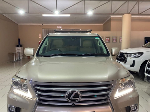Lexus LEXUS LX 570 (5.7 V8) in Namibia