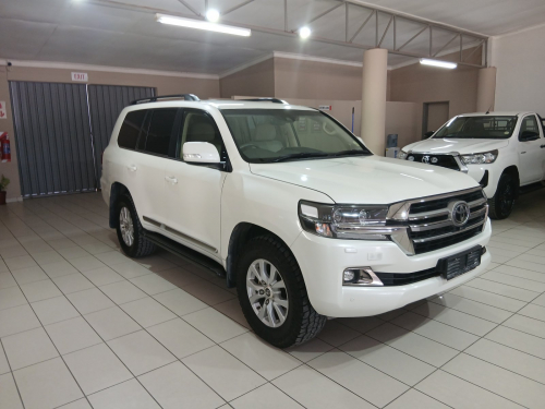 Toyota Land Cruiser 200 4.5 V8 VX-r in Namibia