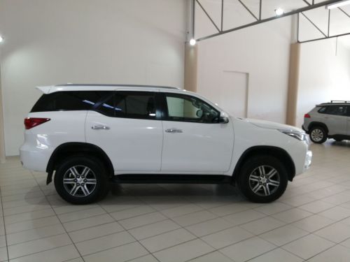Toyota Fortuner 2.4 4x4 AT in Namibia