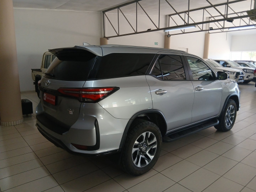 Toyota Fortuner 2.4 4x4 AT in Namibia