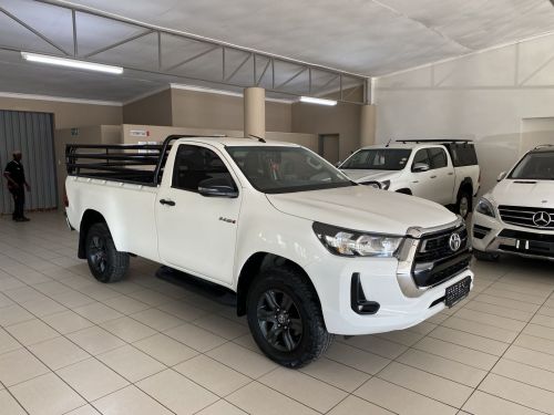 Pre-owned Toyota Hilux 2.4 Raider 4x4 MT S/C for sale in 