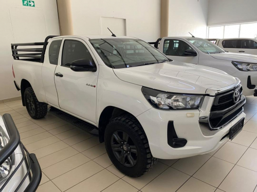 Toyota Hilux 2.4 E/Cab in Namibia
