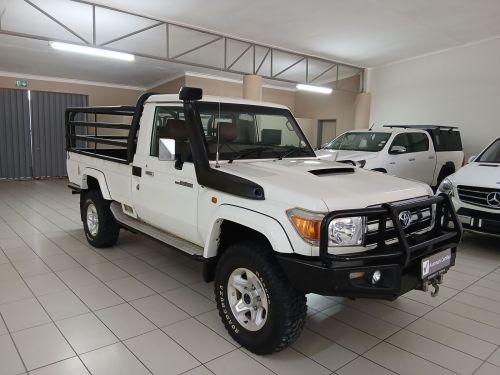 Toyota Land Cruiser 4.5 V8  S/C in Namibia