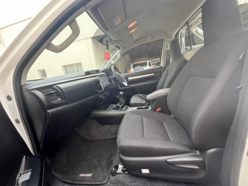 Toyota Hilux SC 2.4 4x2 MT in Namibia