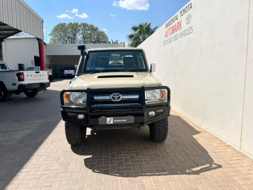 Toyota Land Cruiser Pickup LC79 4.5 Diesel V8 D/C in Namibia