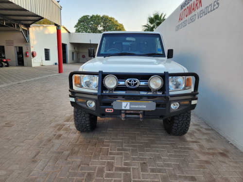 Toyota Land Cruiser DC 4.0 V6 Petrol in Namibia