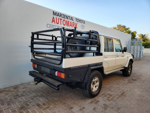 Toyota Land Cruiser DC 4.0 V6 Petrol in Namibia