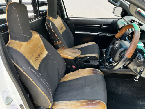 Toyota HILUX SC 2.8 4X4 M/T LEGEND 50 in Namibia