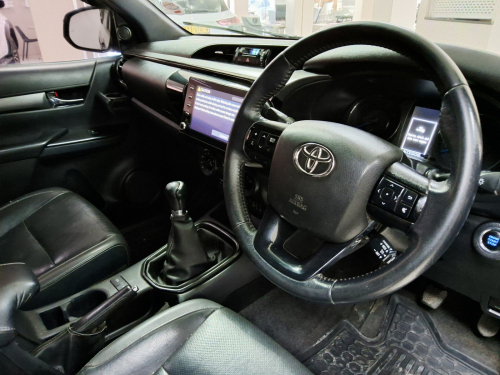 Toyota HILUX 2.8GD6 RB LEGEND 4X4 P/U EX/CAB in Namibia