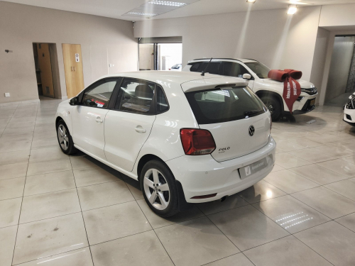 Volkswagen POLO VIVO 1,6 HIGHLINE MANUAL [5dr]. in Namibia
