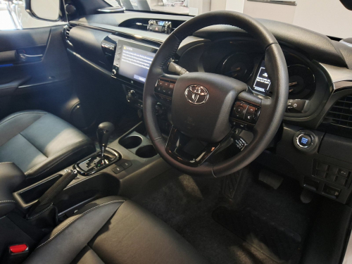 Toyota HILUX 2.8GD-6 RB Legend 55 A/t P/u D/c in Namibia