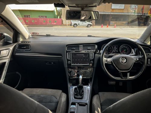 Volkswagen VOLKSWAGEN GOLF 1.4 TSI HIGHLINE BLUEMOTION in Namibia