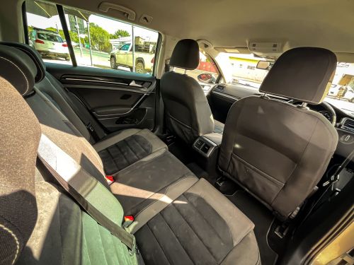 Volkswagen VOLKSWAGEN GOLF 1.4 TSI HIGHLINE BLUEMOTION in Namibia