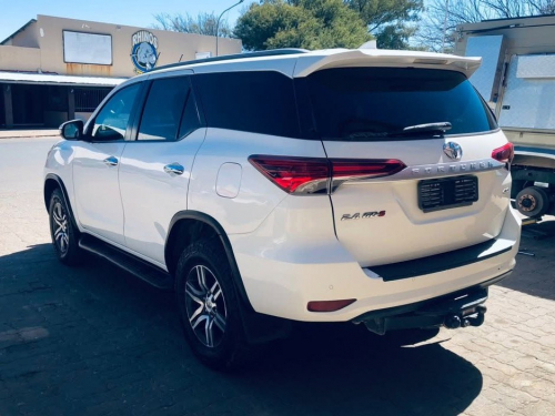 Toyota TOYOTA FORTUNER 2.4 GD-6 4X4 in Namibia