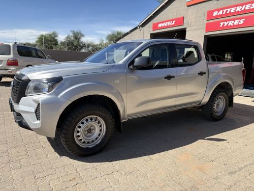 Nissan NISSAN NAVARA 4X4 2.5 SE M/T D/C in Namibia