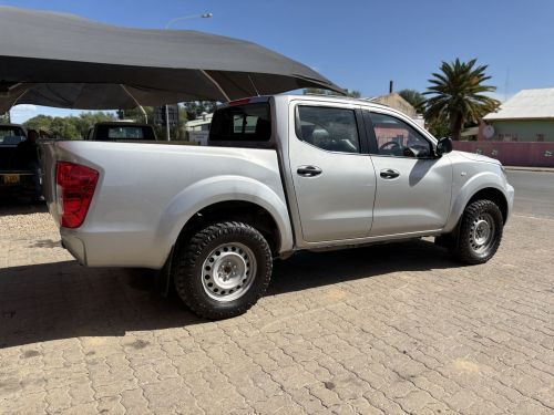 Nissan NISSAN NAVARA 4X4 2.5 SE M/T D/C in Namibia